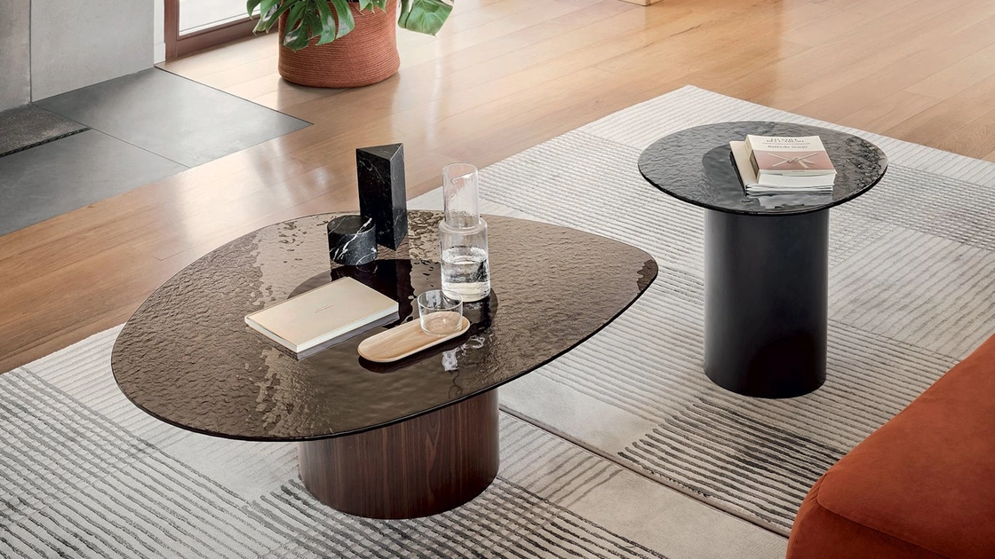 Tavolino con top in vetro temprato e basamento cilindrico in legno Mushroom di Calligaris