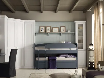 Cameretta in legno con cabina armadio mini castello N15 Nuovo Mondo a tre letti, di cui due scorrevoli di Scandola