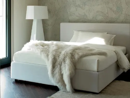 Letto in tessuto imbottito con contenitore Joy di Essedue