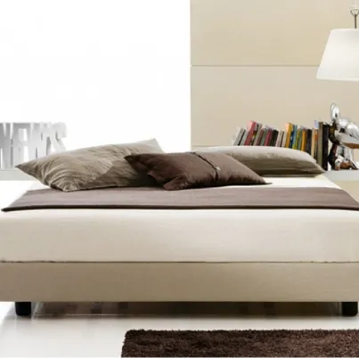 Letto sommier matrimioniale in tessuto Turca 4/4 di Ventura