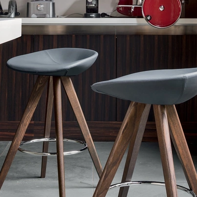 Sgabello Palm in pelle di Calligaris
