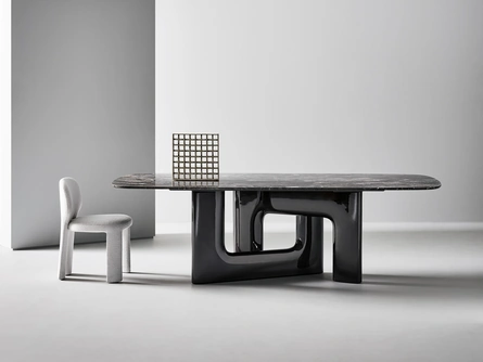 Tavolo di design Liaison con top in marmo e base in poliuretano di Bonaldo