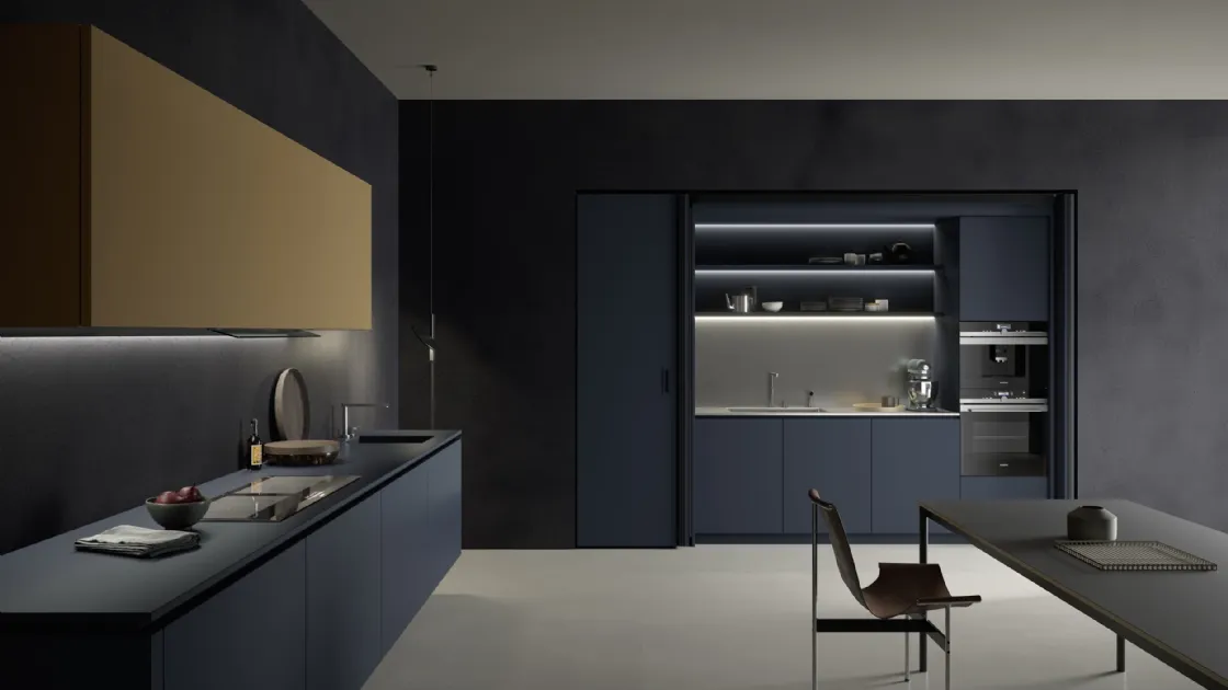 Cucina Moderna M2 Goccia in Fenix Blu e laccato Calce Zenzero di Meson's Cucine